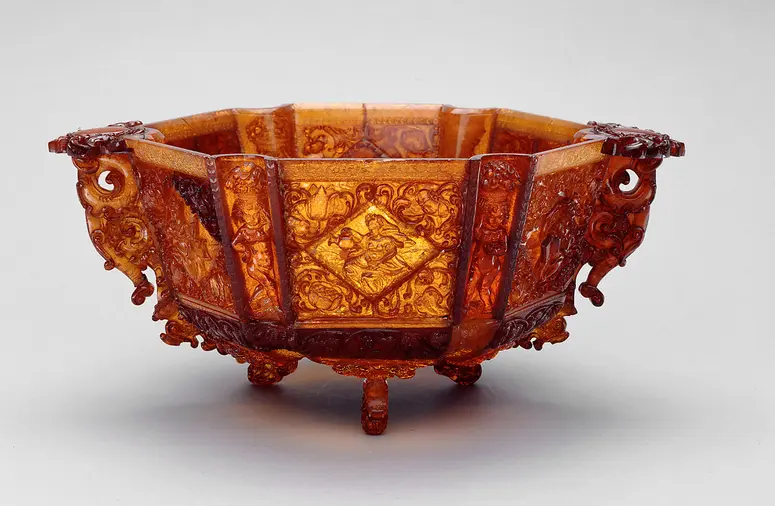 Six-sided Bowl with Handles