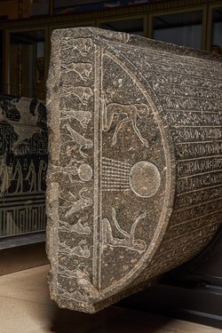 Sarkophag des Priesters Nes-schu-tefnut
