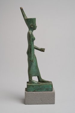 Stehende Göttin Neith