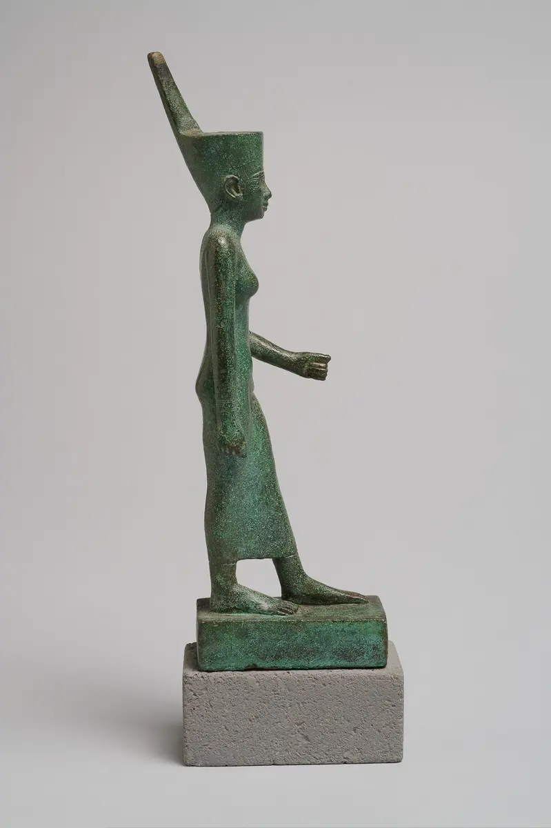 Stehende Göttin Neith
