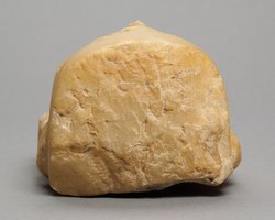 Große Kopfstele