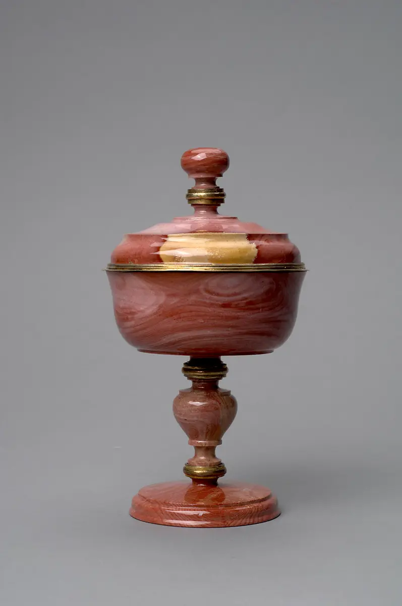 Deckelpokal aus Jaspis