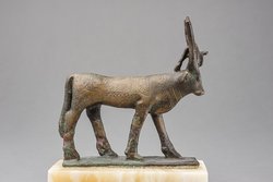 Göttin Isis-Hathor in Kuhgestalt