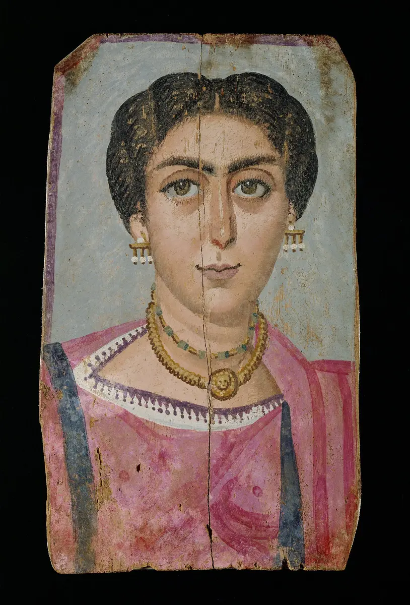 Dame mit Collier