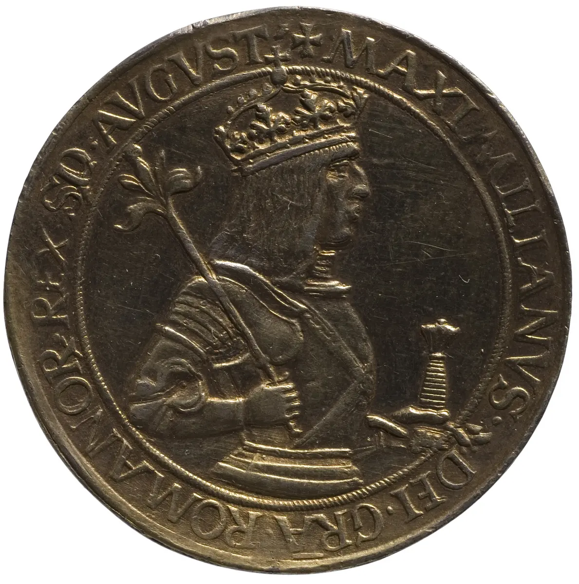Maximilian I.; Guldiner, vergoldet; Geharnischtes Hüftbild