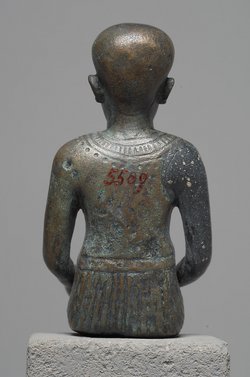Imhotep, sitzend