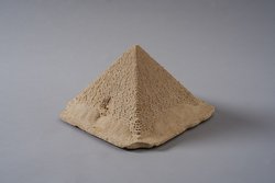 Modell der Cheops-Pyramide