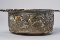 Silberskyphos (Trinkschale) mit Reliefdekor