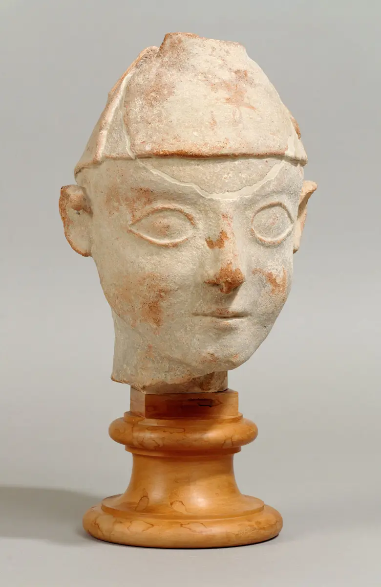 Mann mit Helm
