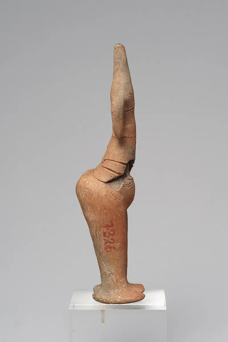 Figur einer stehenden Frau