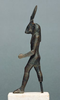 Gott Month, stierköpfig, schreitend