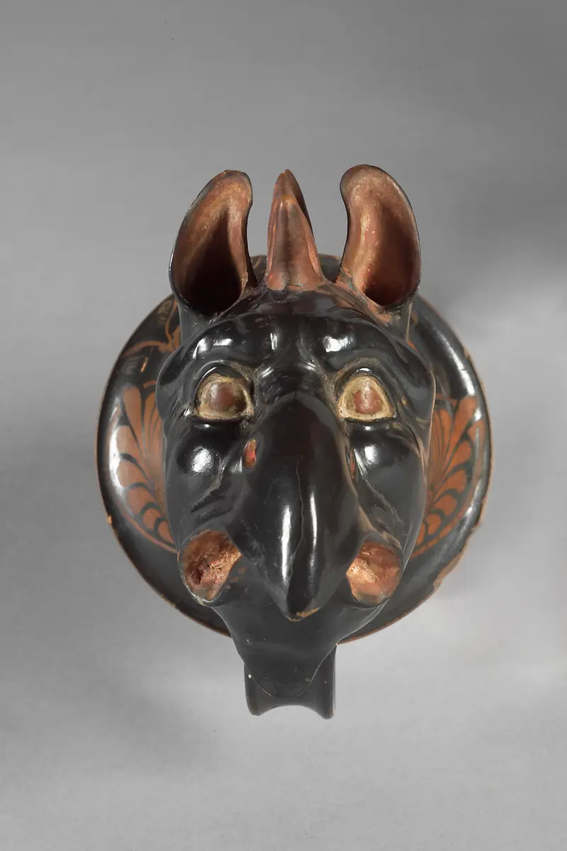 Rhyton mit Greifenkopf