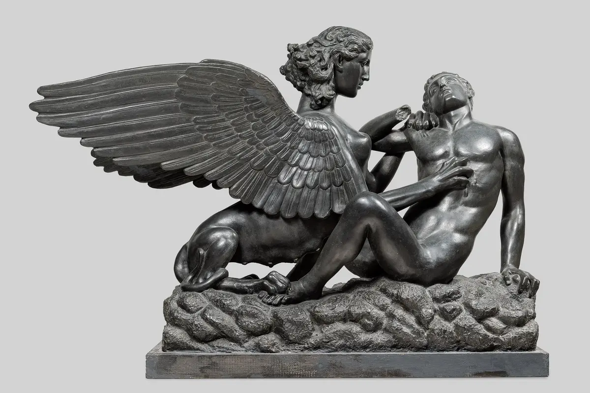 Fragmente einer Statuettengruppe: Jünglingsraubende Sphinx