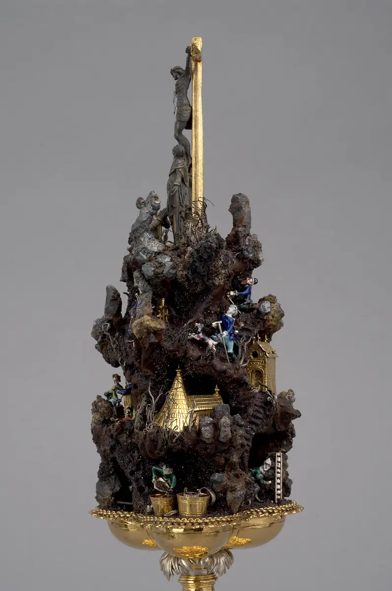 Handstein mit Bergwerk und Kreuzigung Christi