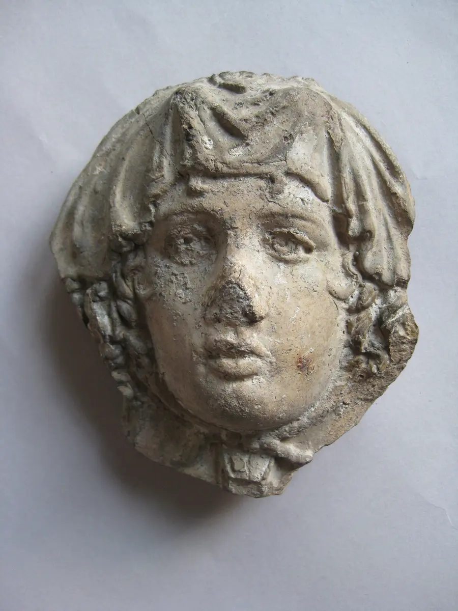 Fragment einer Krönung(?): Bacchischer Kopf