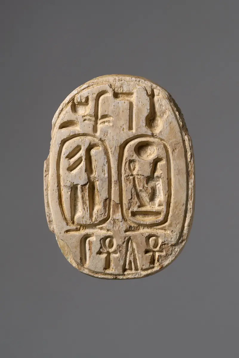 Skarabäus mit den Namen Amenophis' III. und der Königin Teje