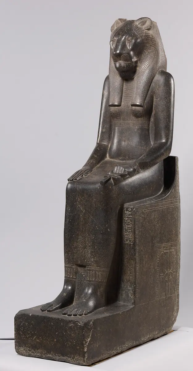 Sitzstatue der Göttin Sachmet