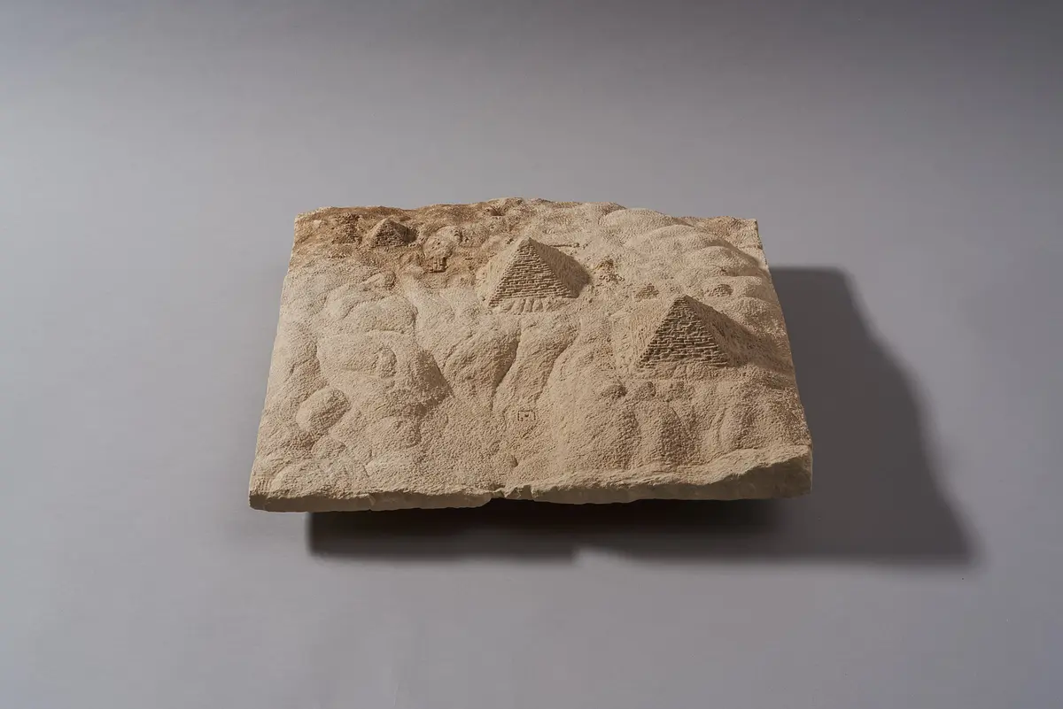 Modell des Giza-Plateaus mit Pyramiden