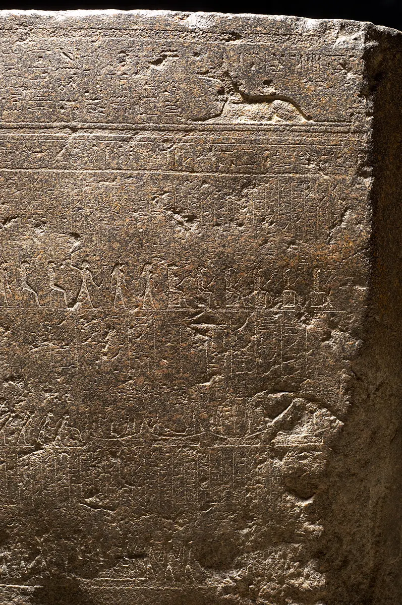 Unterteil des Sarkophags des In-her-nechet