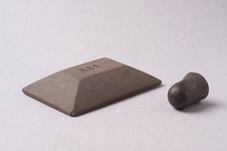 Rechteckige Schminkpalette mit Reibstein