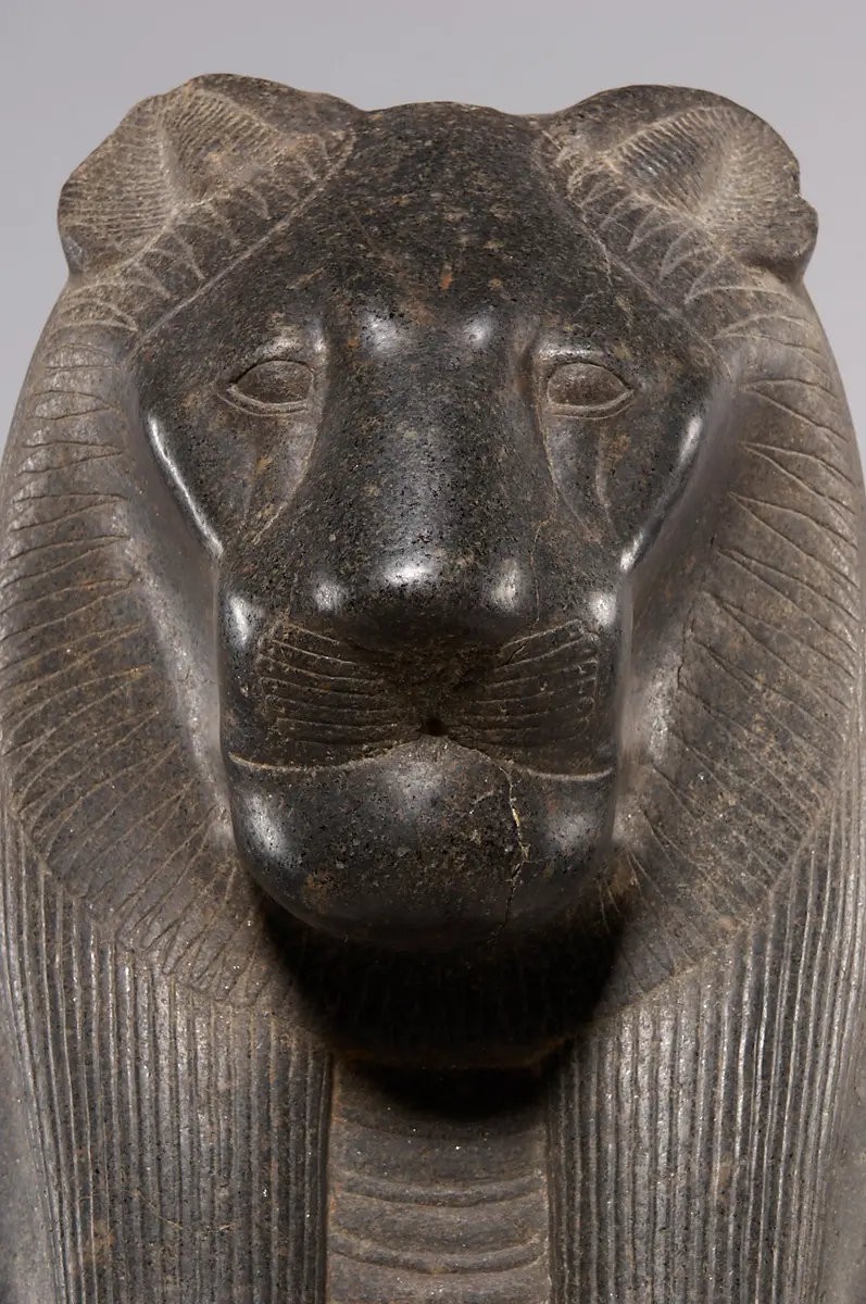 Sitzstatue der Göttin Sachmet