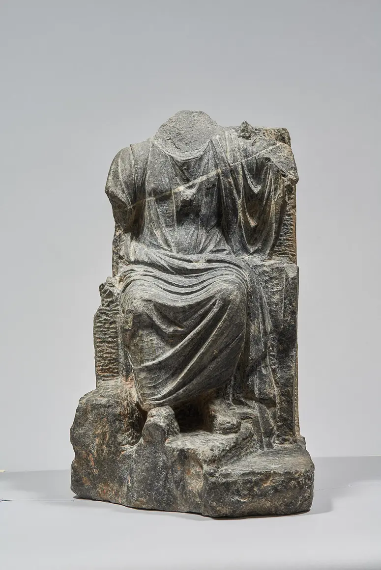 Thronender Serapis