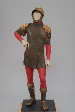 All'antica-Mannsharnisch der "Romanischen Rüstung"