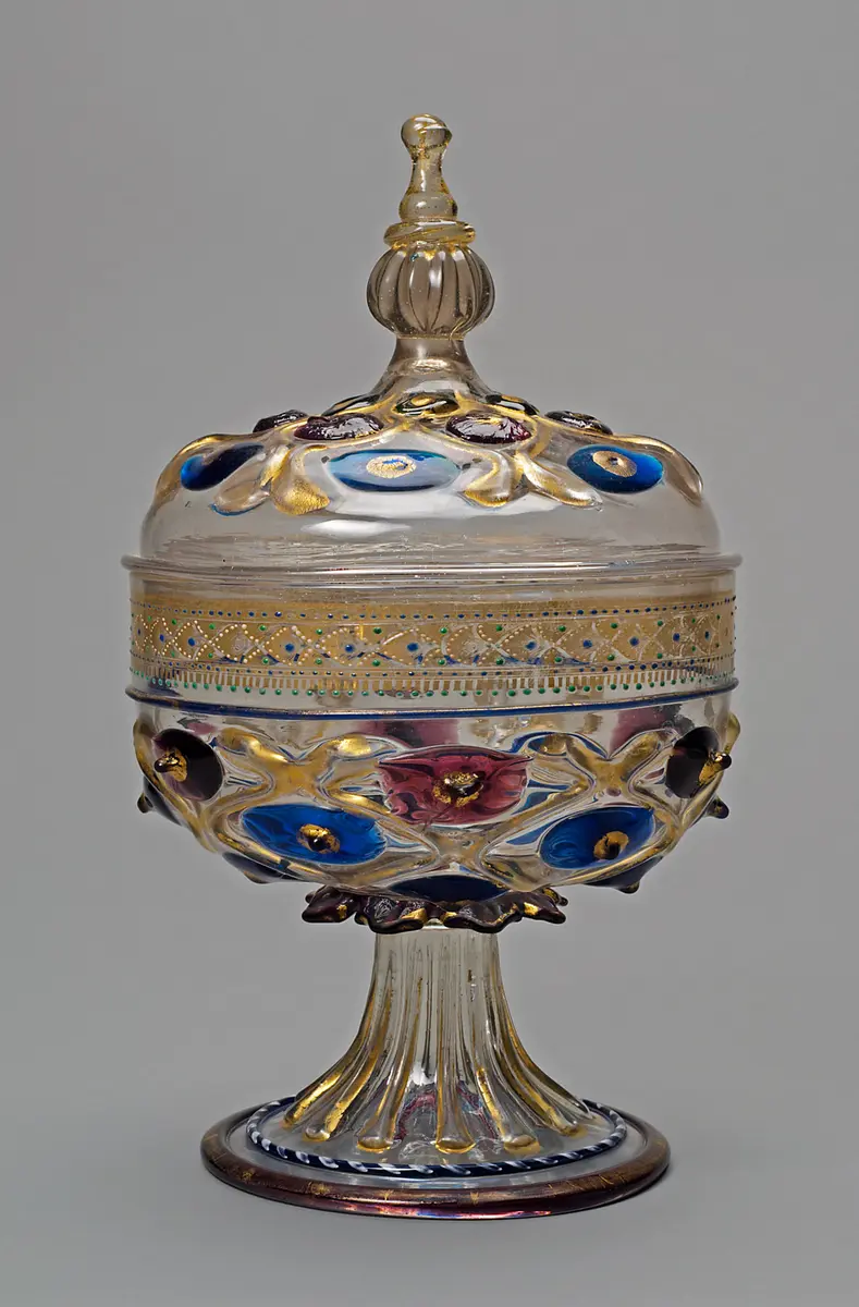 Deckelpokal (Ziborium) mit Rippen- und Nuppendekor, sog. Puchheimpokal