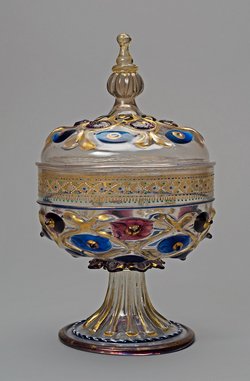 Deckelpokal (Ziborium) mit Rippen- und Nuppendekor, sog. Puchheimpokal