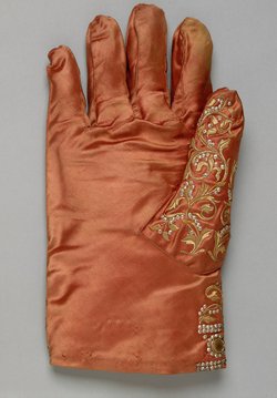 Die Handschuhe des Ornats Kaiser Franz I. Stephan von Lothringen (Barockkopien nach den Gewändern des Krönungsornates des Heiligen Römischen Reiches)