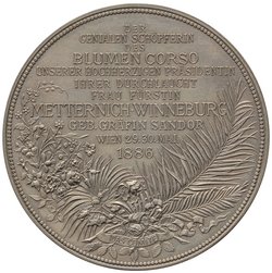 Pauline Fürstin Metternich-Sándor als Schirmherrin des Wiener Blumenkorsos