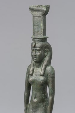Göttin Nephthys, schreitend