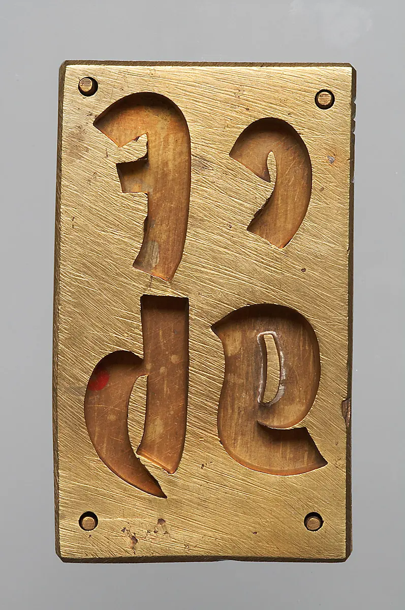 Messingform zum Gießen plastischer Buchstaben