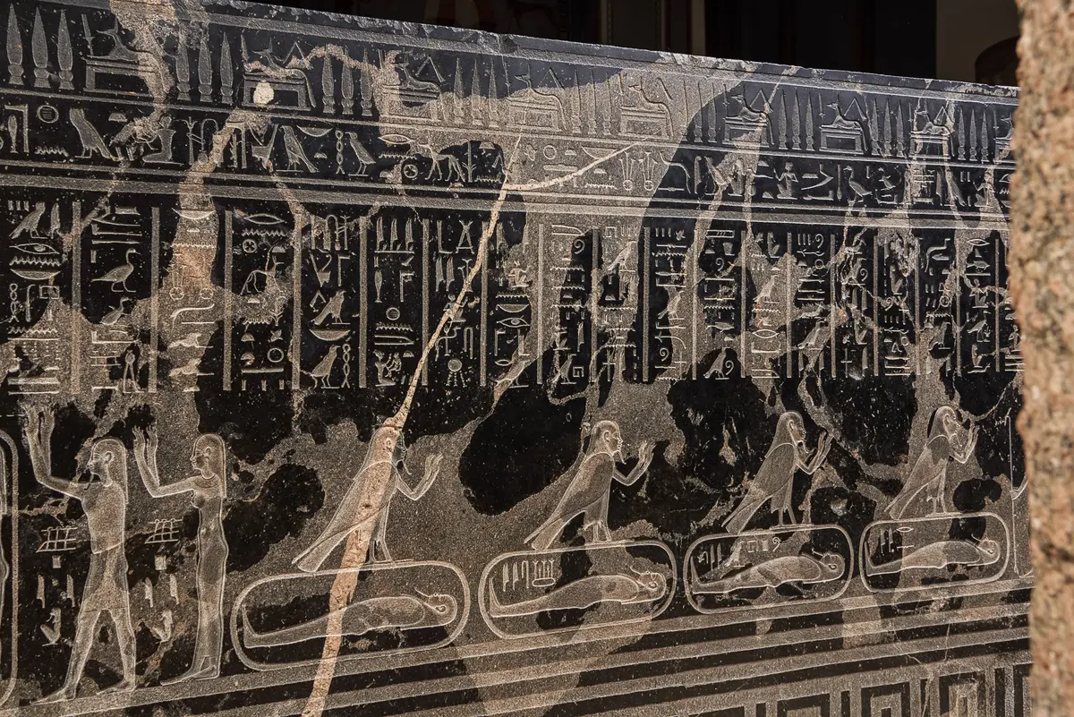 Sarkophag des Priesters Nes-schu-tefnut