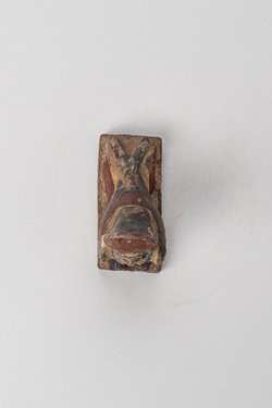 Ba-Vogel in Gestalt eines menschenköpfigen Falken mit Sonnenscheibe