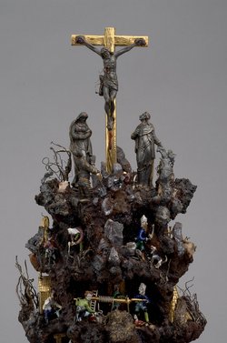 Handstein mit Bergwerk und Kreuzigung Christi