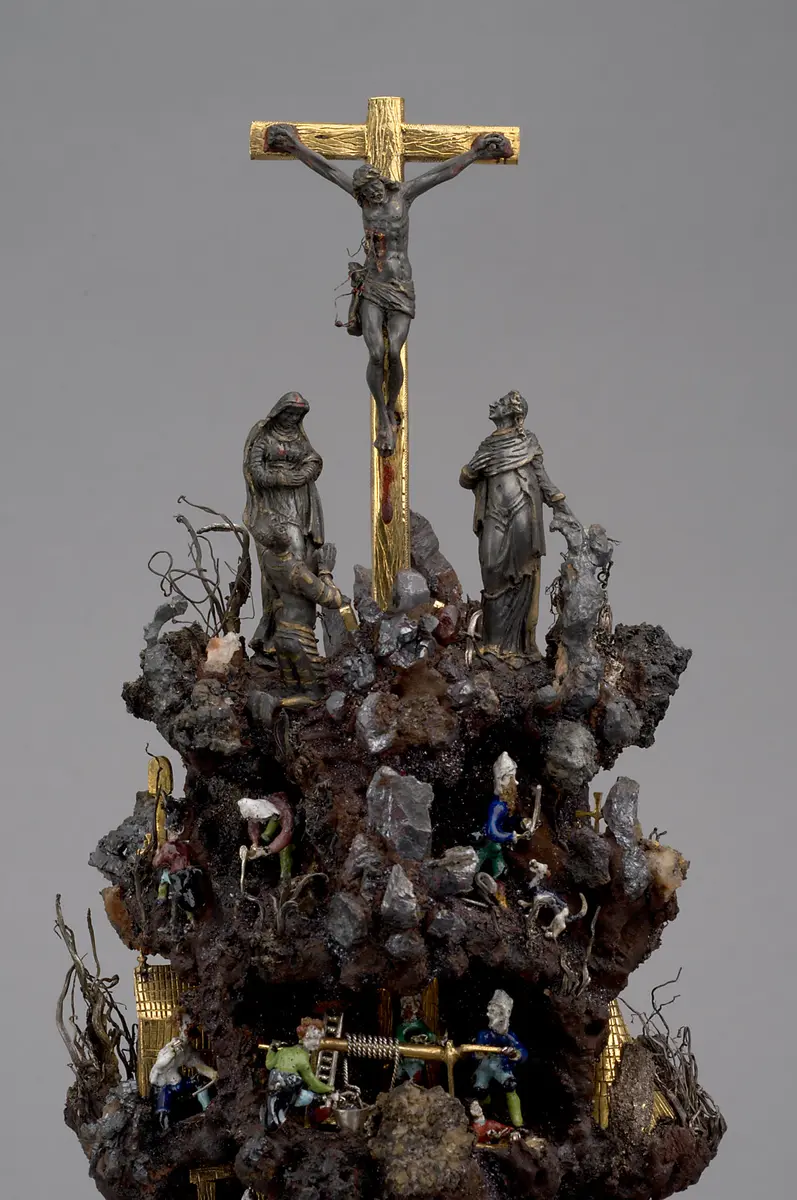 Handstein mit Bergwerk und Kreuzigung Christi