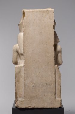 Statuengruppe des Gottes Horus und des Königs Haremhab