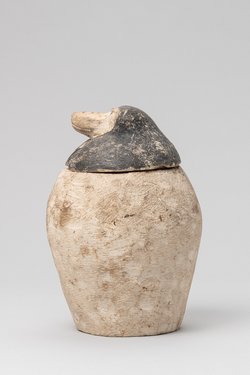 Kanope mit Deckel in Form eines Affenkopfes