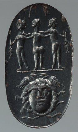 Drei Grazien und Gorgoneion