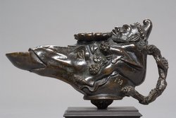 Öllampe in Gestalt eines Eselkopfes, auf dem ein Zwerg reitet
