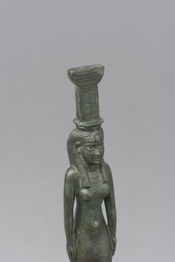 Göttin Nephthys, schreitend