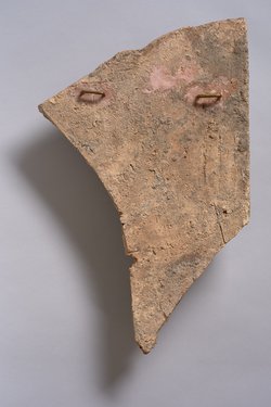 Fragment einer Verkleidungsplatte mit Darstellung des Dionysosknaben im Liknon: Tanzendes Satyrmädchen