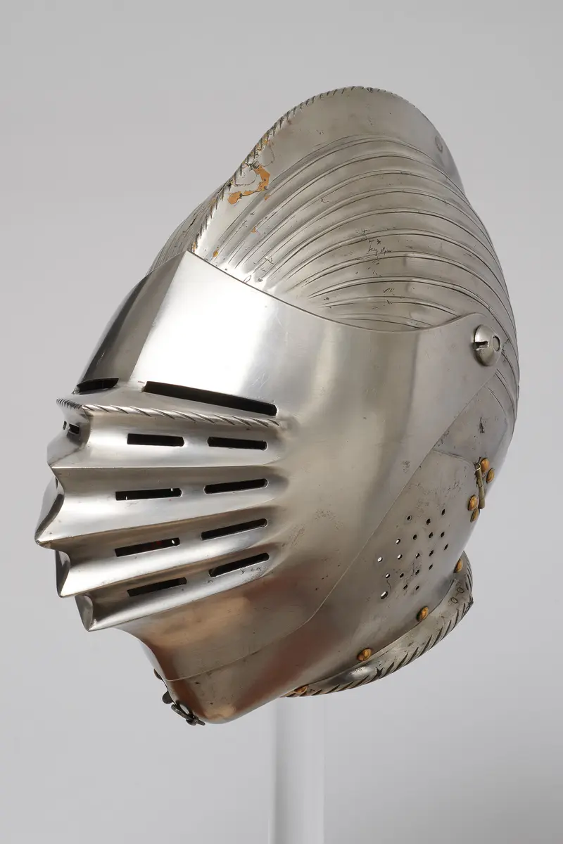 Geschlossener Helm zu einem Riefelharnisch, Riefelküriss