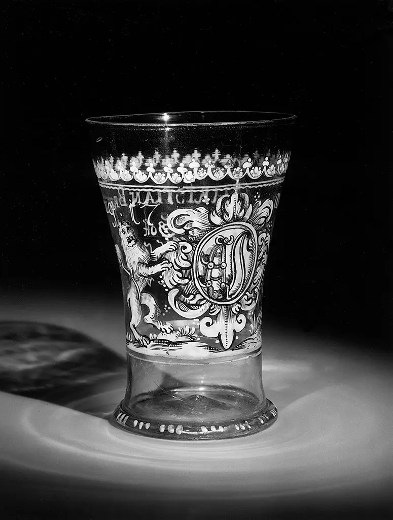Becher mit Handwerkszeichen