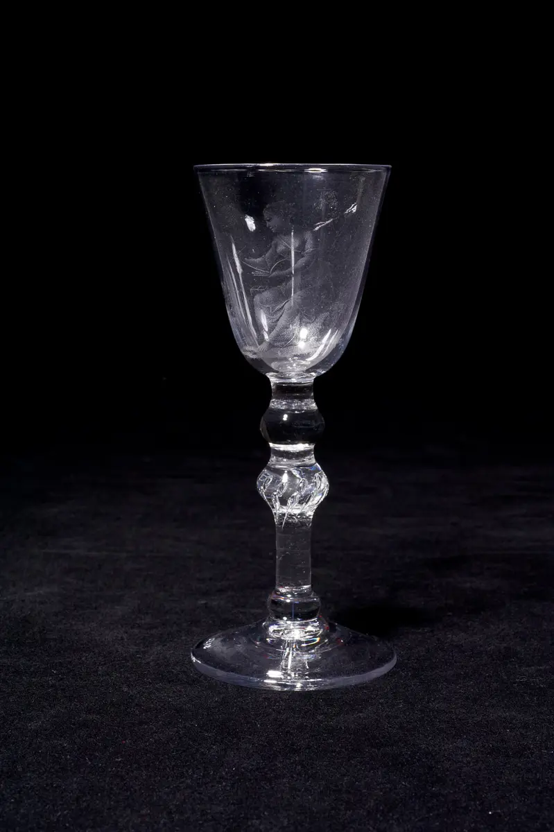 Kelchglas mit Allegorie der Malerei