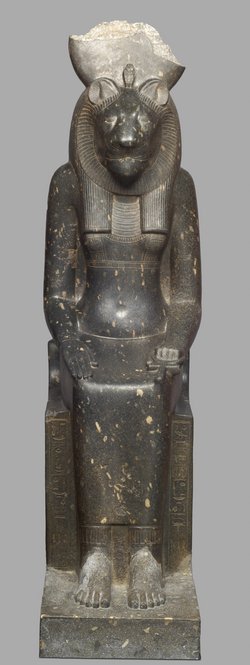 Sitzstatue der Göttin Sachmet