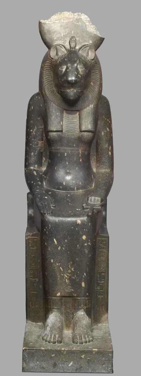 Sitzstatue der Göttin Sachmet