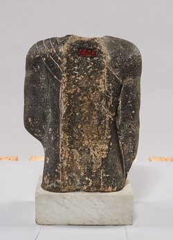 Torso der Gewandstatue eines Mannes