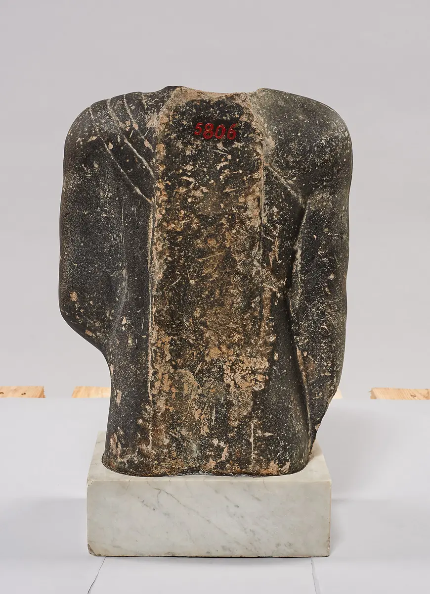 Torso der Gewandstatue eines Mannes